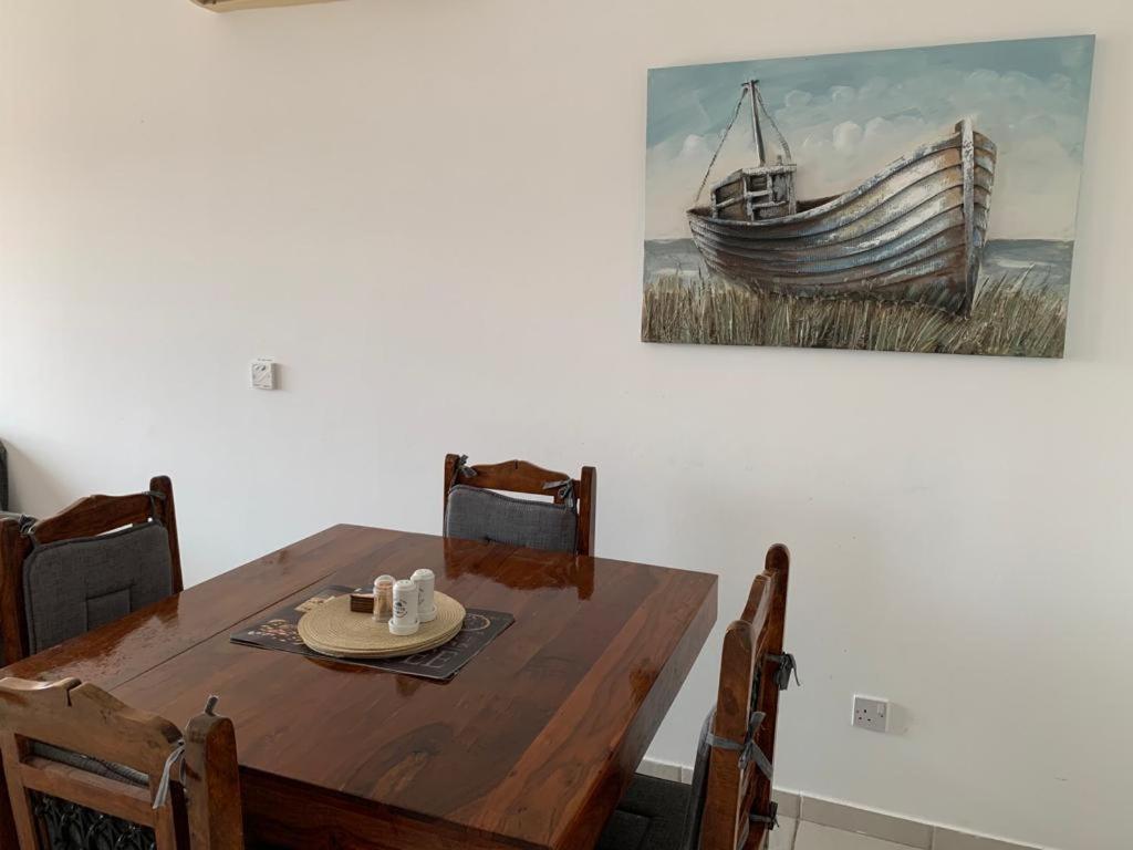 Comfortable 2 Bedroom Apartment In Popular Limnaria Gardens Paphos Eksteriør bilde